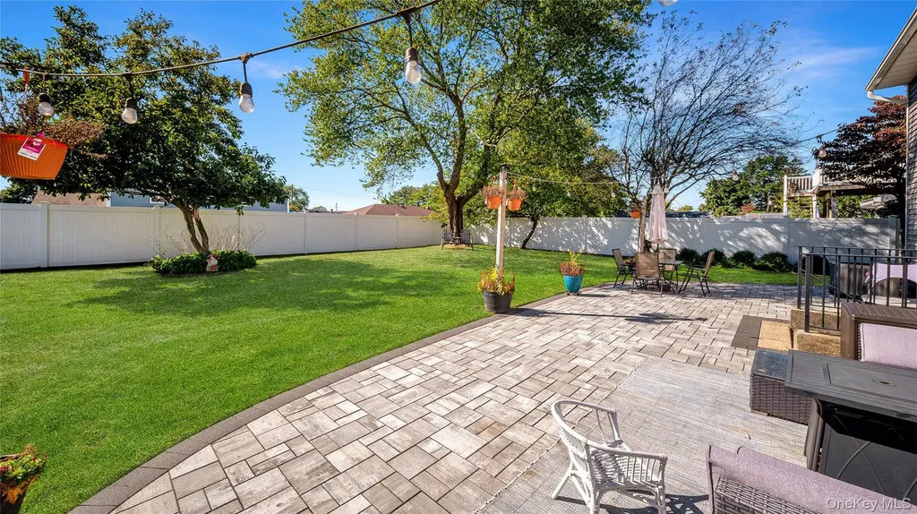 10 Ponder Lane Deer Park NY 11729