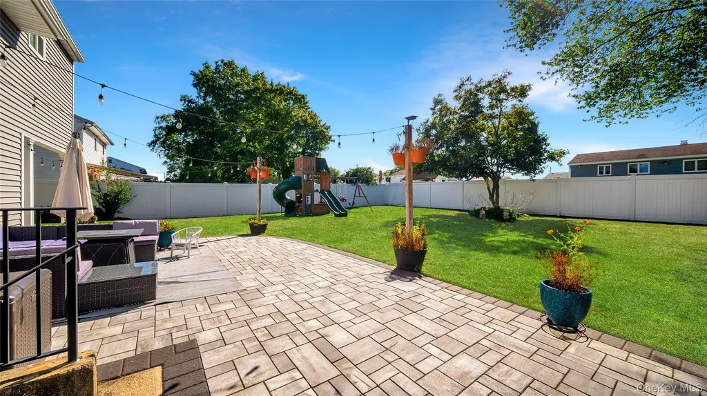 10 Ponder Lane Deer Park NY 11729