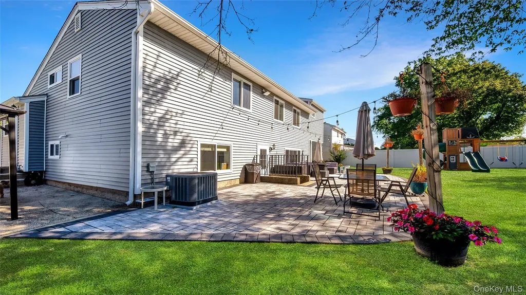 10 Ponder Lane Deer Park NY 11729