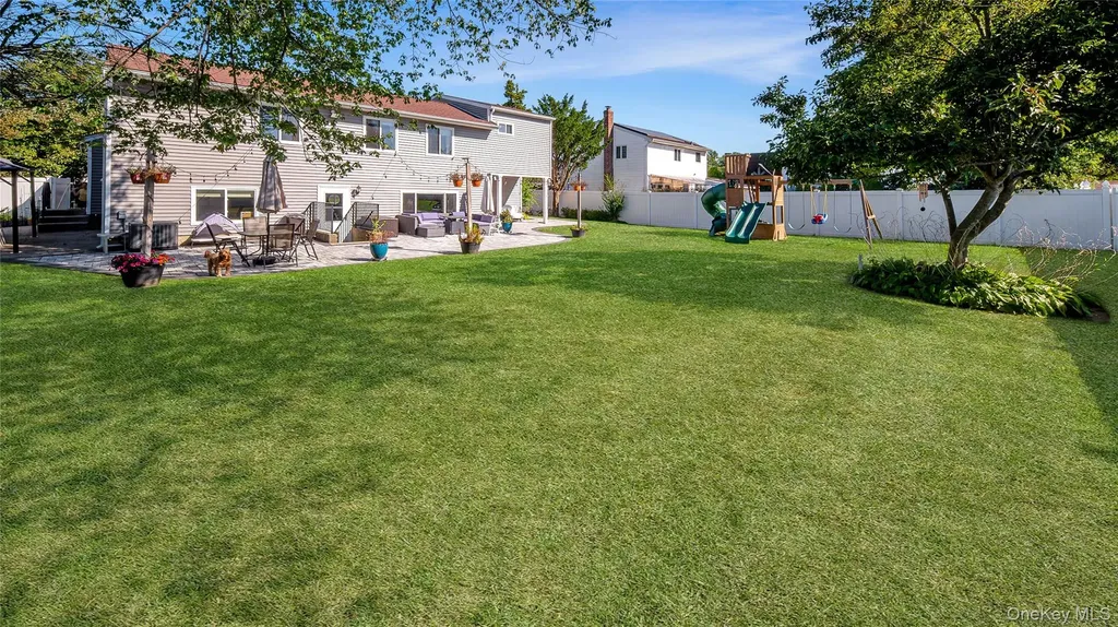 10 Ponder Lane Deer Park NY 11729