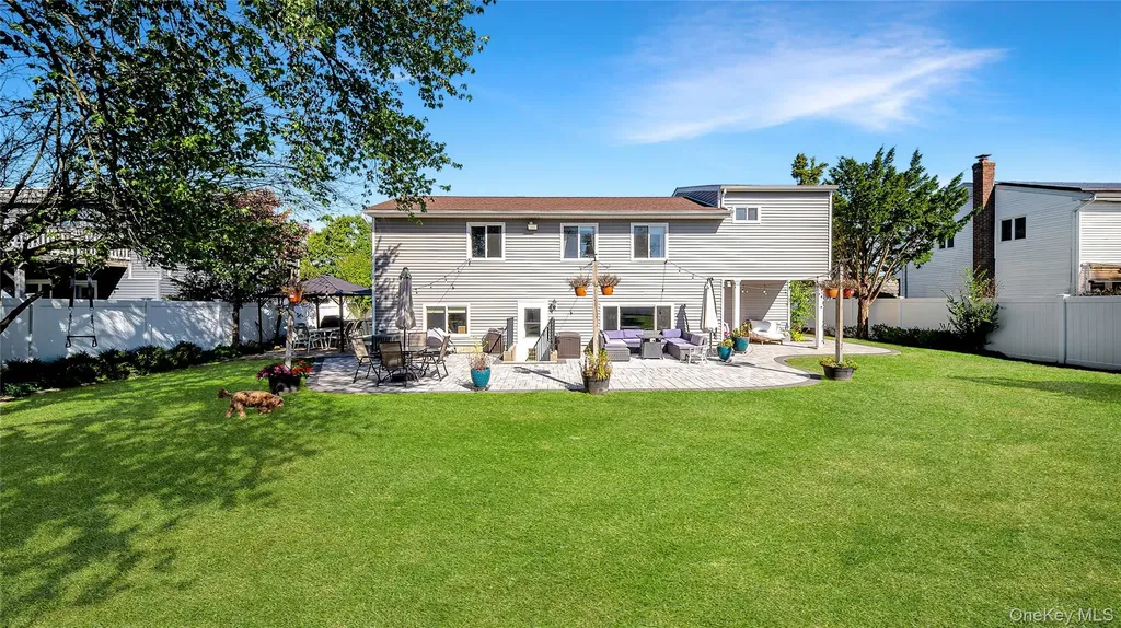 10 Ponder Lane Deer Park NY 11729