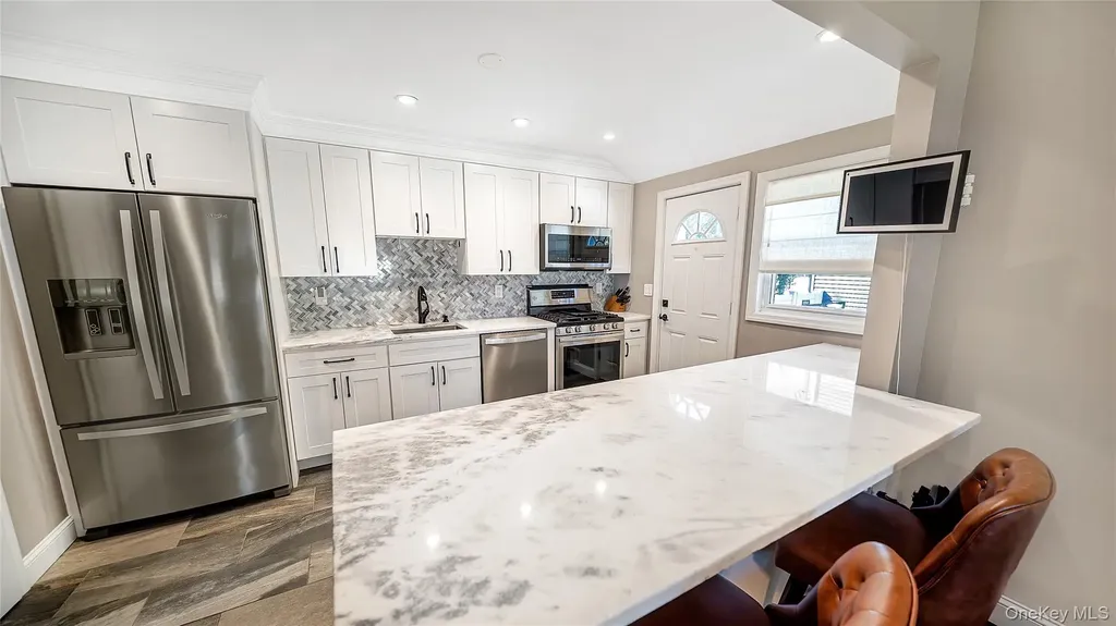 10 Ponder Lane Deer Park NY 11729