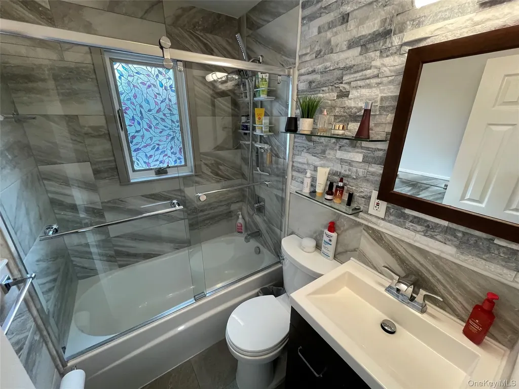 310 Brookside Court Copiague NY 11726