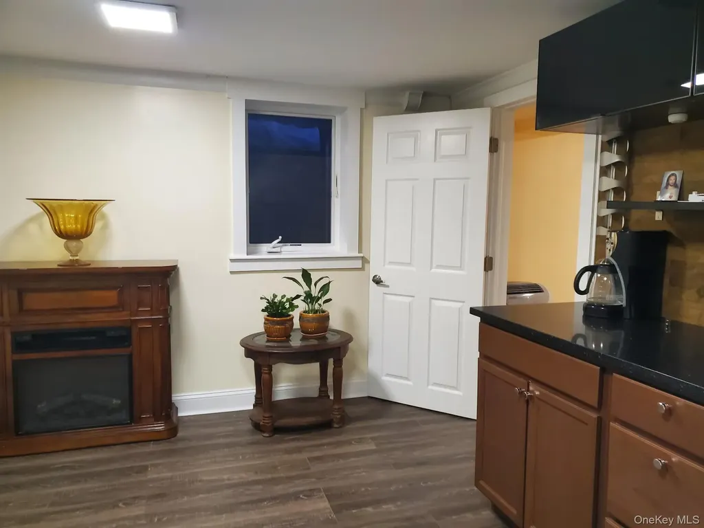 310 Brookside Court Copiague NY 11726