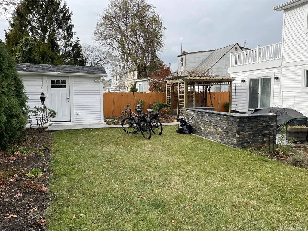 310 Brookside Court Copiague NY 11726