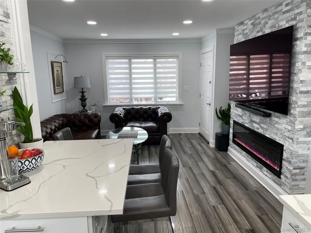 310 Brookside Court Copiague NY 11726