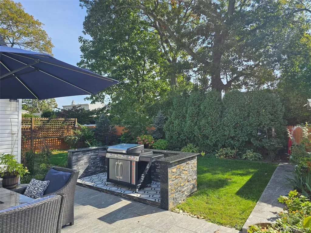 310 Brookside Court Copiague NY 11726