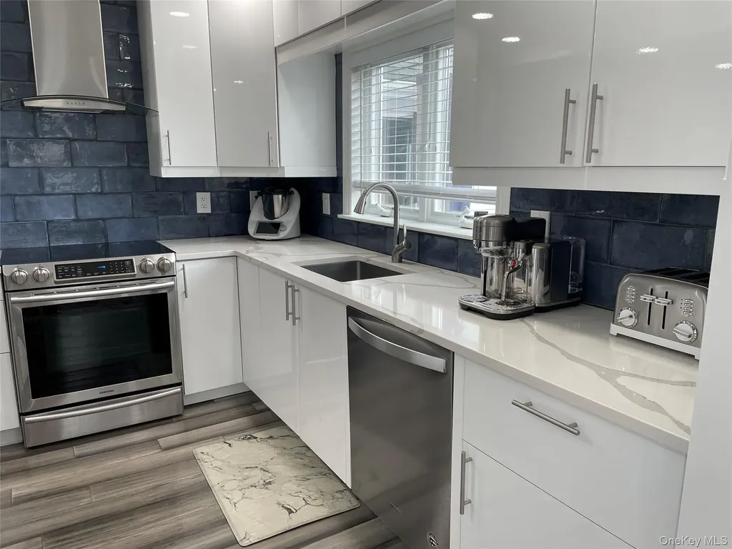 310 Brookside Court Copiague NY 11726