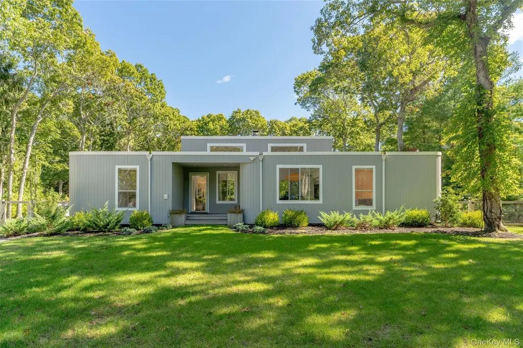26 Wintergreen Way Quogue NY 11959