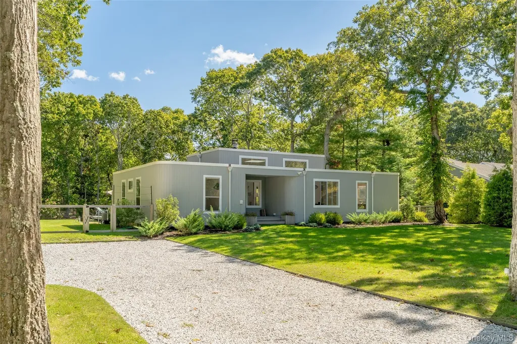 26 Wintergreen Way Quogue NY 11959