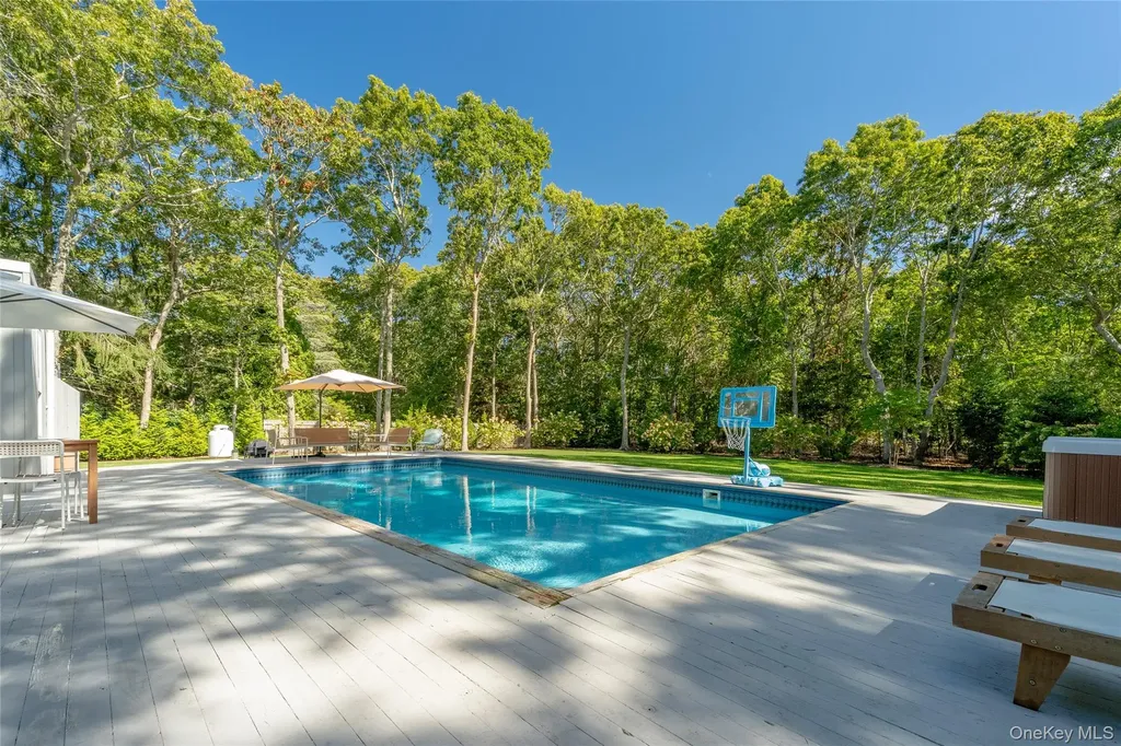 26 Wintergreen Way Quogue NY 11959