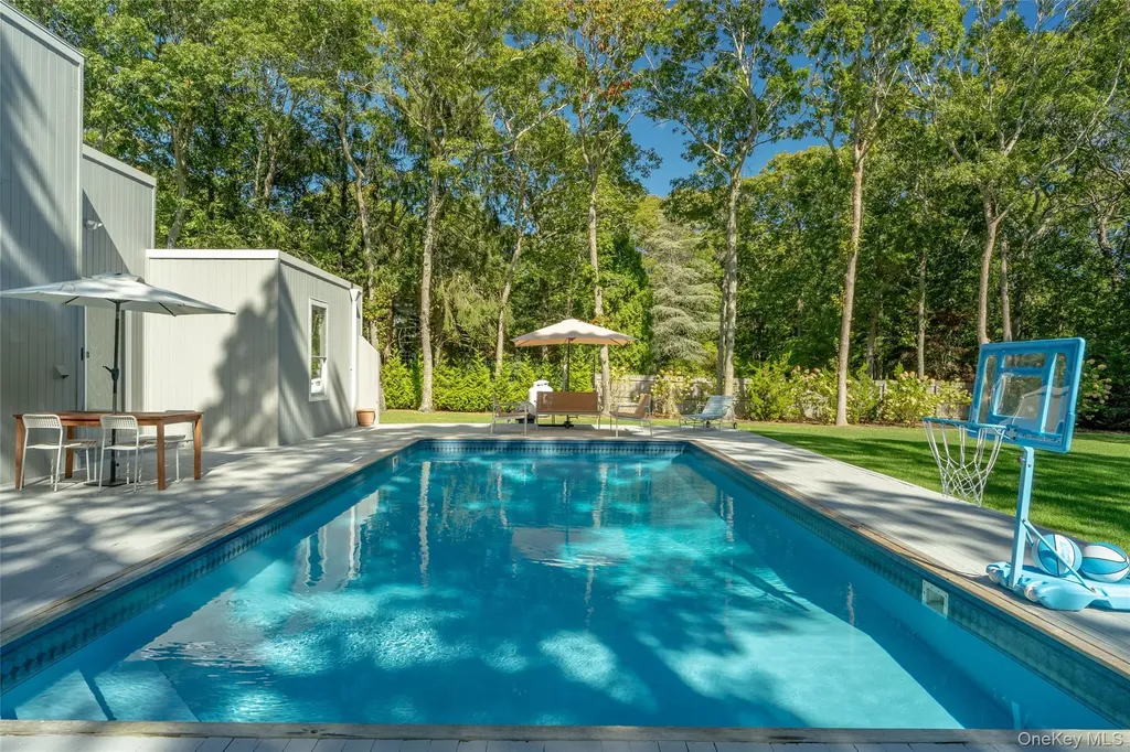 26 Wintergreen Way Quogue NY 11959