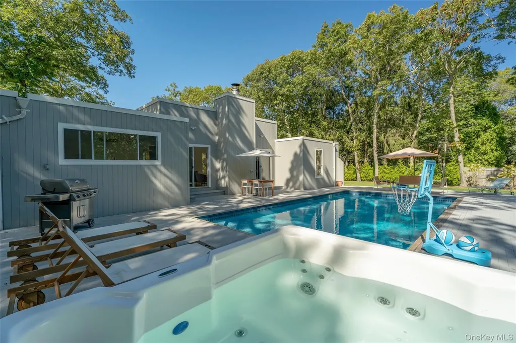 26 Wintergreen Way Quogue NY 11959