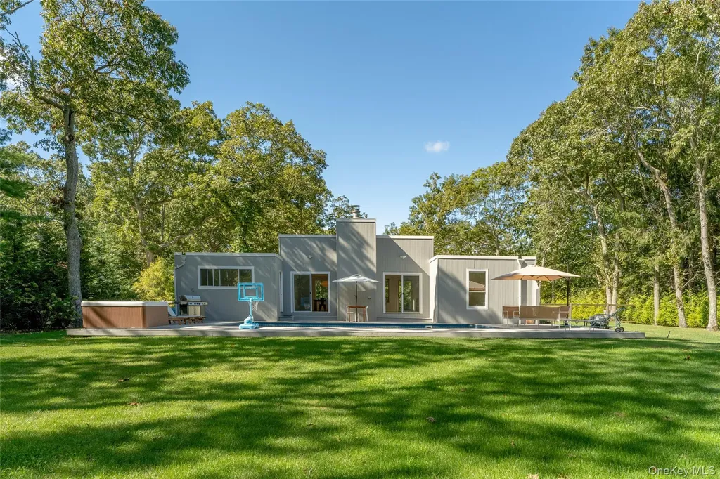 26 Wintergreen Way Quogue NY 11959