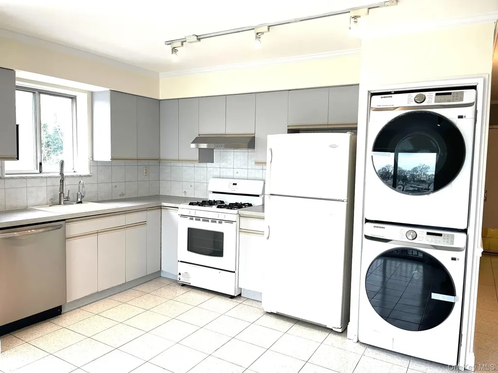 520 Ellsworth Avenue Bronx NY 10465