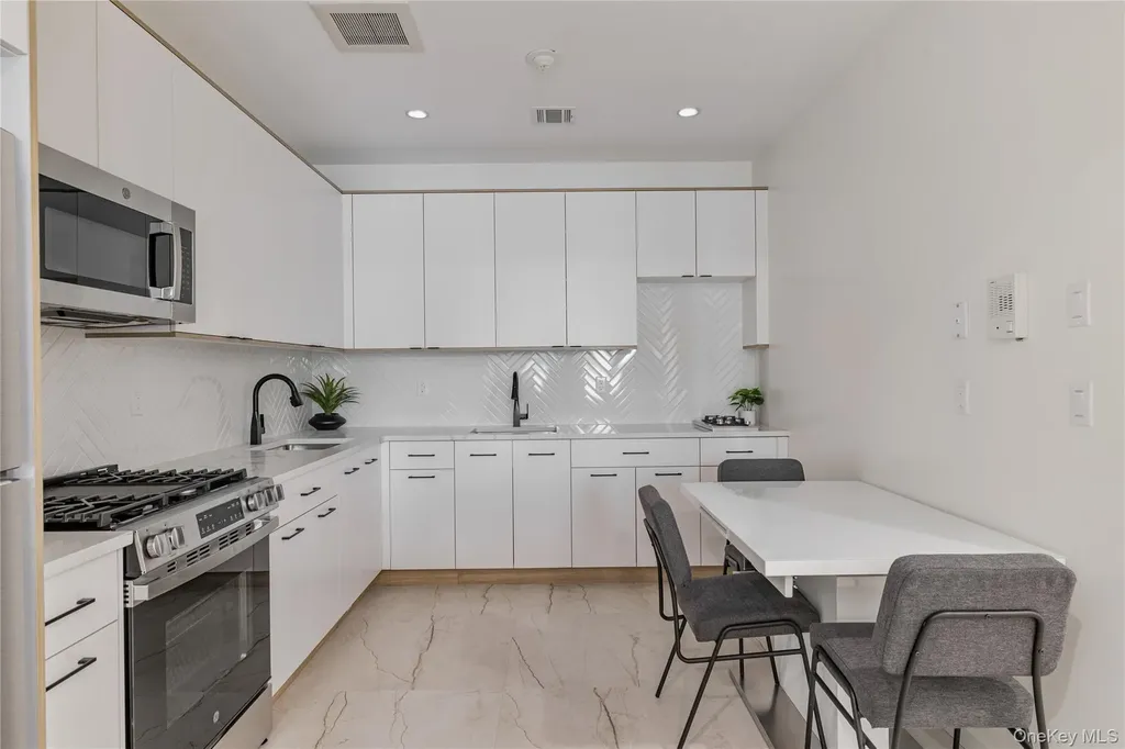 17 Union Road Spring Valley NY 10977