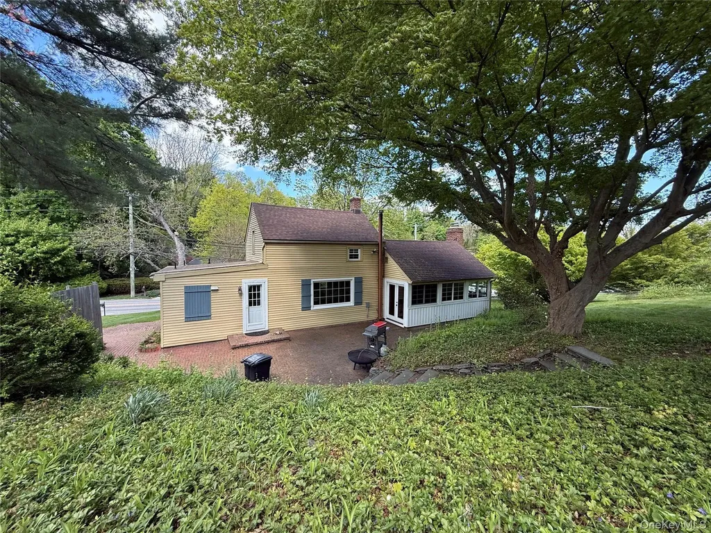 327 W Neck Road Lloyd Harbor NY 11743