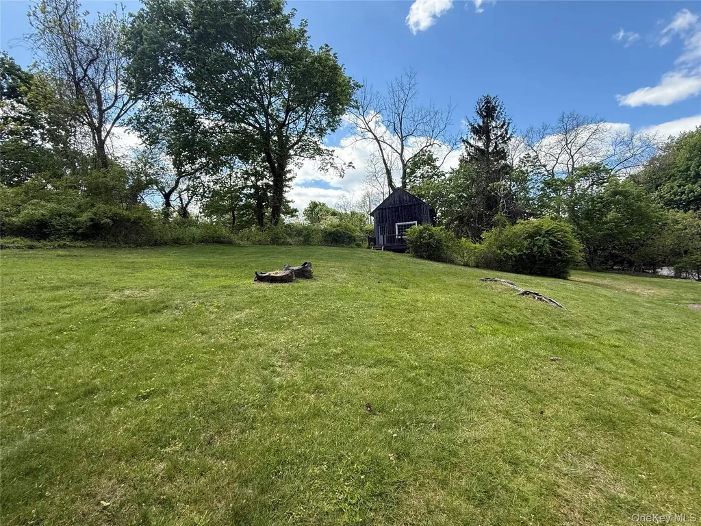 327 W Neck Road Lloyd Harbor NY 11743