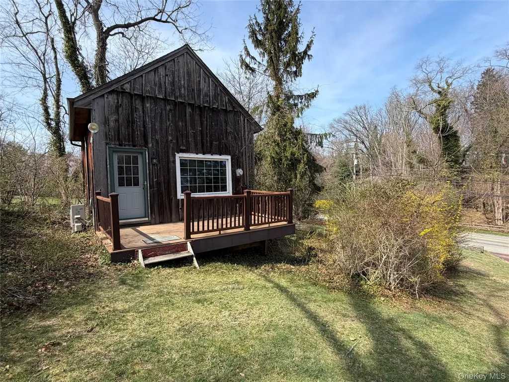327 W Neck Road Lloyd Harbor NY 11743