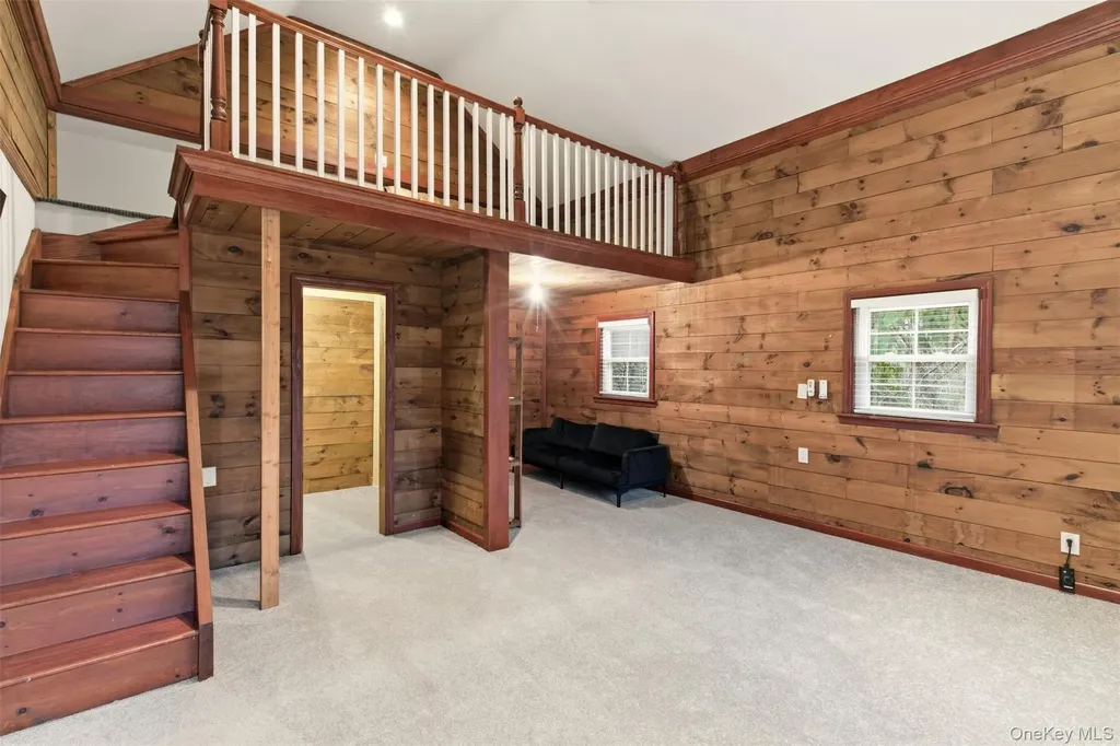 327 W Neck Road Lloyd Harbor NY 11743