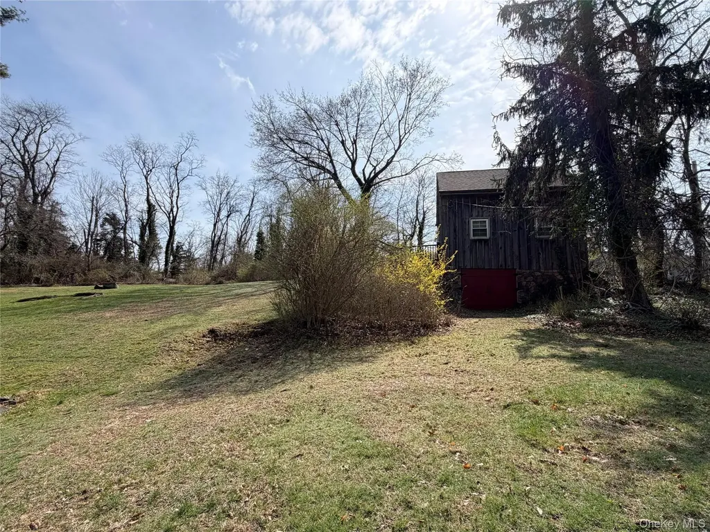 327 W Neck Road Lloyd Harbor NY 11743