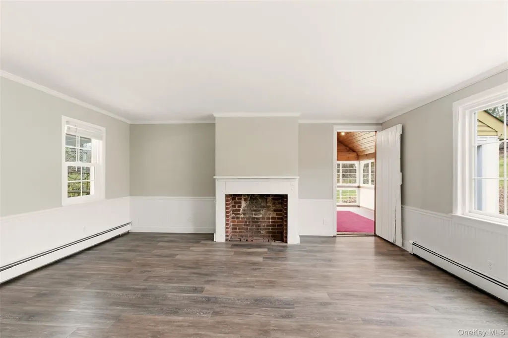 327 W Neck Road Lloyd Harbor NY 11743