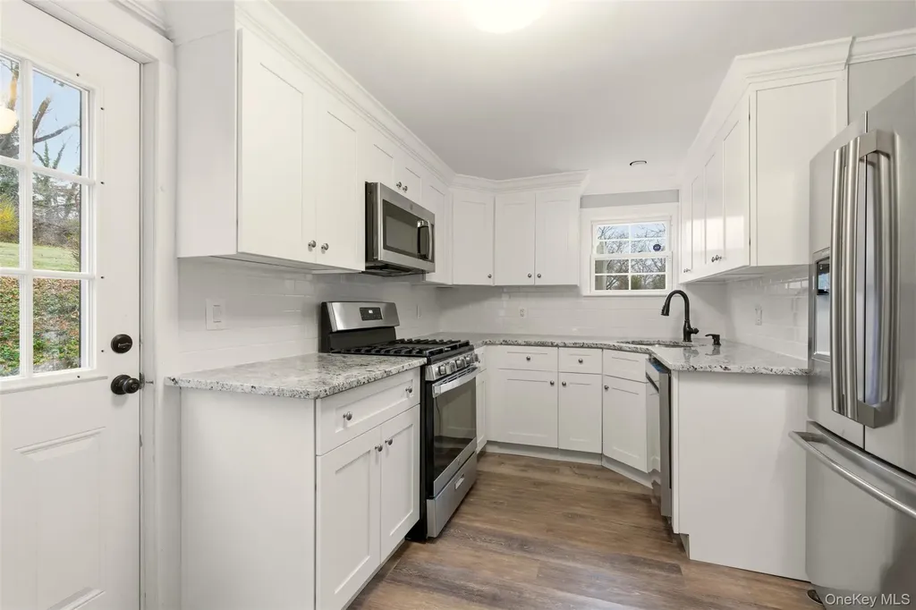 327 W Neck Road Lloyd Harbor NY 11743