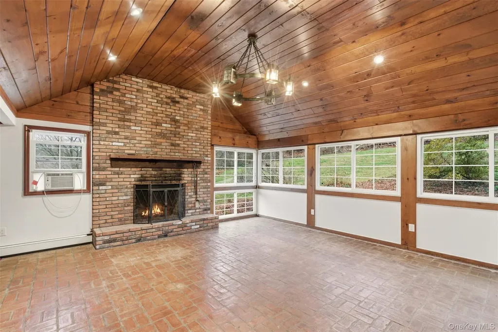 327 W Neck Road Lloyd Harbor NY 11743