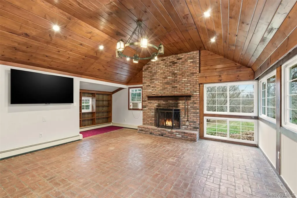 327 W Neck Road Lloyd Harbor NY 11743