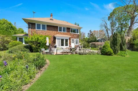 1025 9th Street Greenport NY 11944