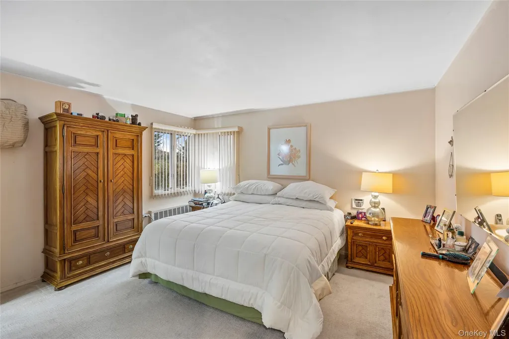 18 Roxbury Avenue Plainview NY 11803