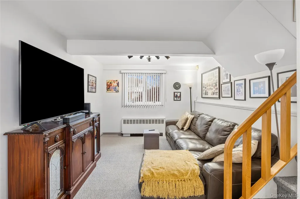 18 Roxbury Avenue Plainview NY 11803