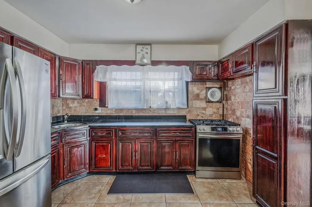 15007 85th Drive Briarwood NY 11432