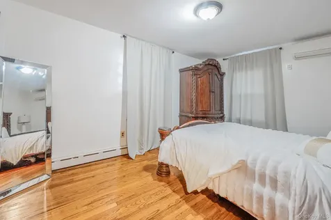 15007 85th Drive Briarwood NY 11432