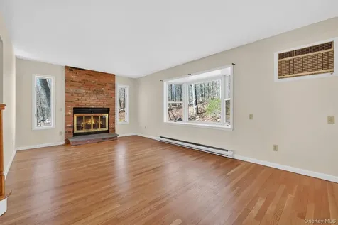 11 Shawnee Road Putnam Valley NY 10579