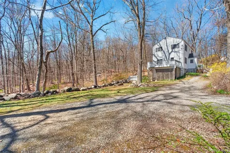 11 Shawnee Road Putnam Valley NY 10579