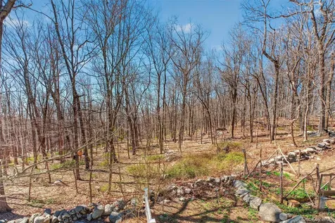 11 Shawnee Road Putnam Valley NY 10579