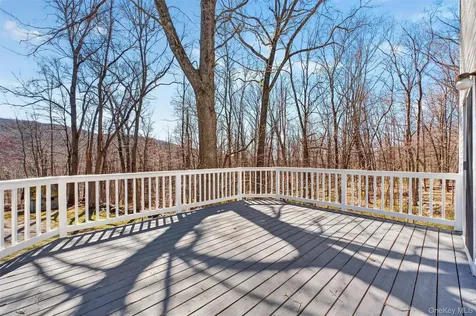 11 Shawnee Road Putnam Valley NY 10579