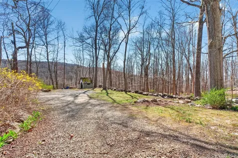 11 Shawnee Road Putnam Valley NY 10579