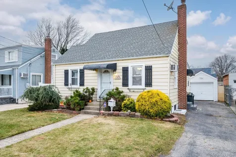20 Kenneth Avenue Bellmore NY 11710