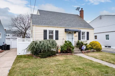 20 Kenneth Avenue Bellmore NY 11710
