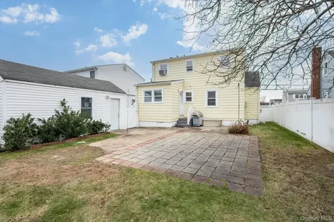 20 Kenneth Avenue Bellmore NY 11710