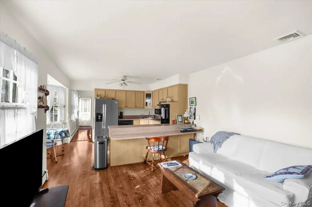 182 Connetquot Drive Oakdale NY 11769