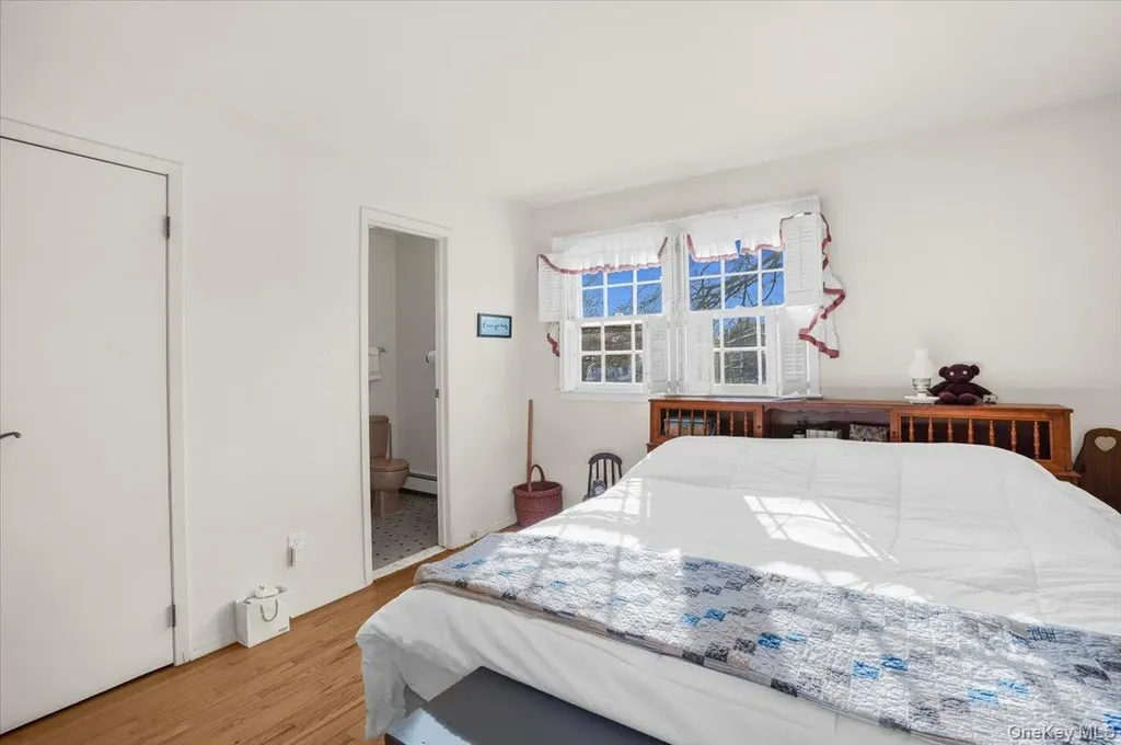 182 Connetquot Drive Oakdale NY 11769