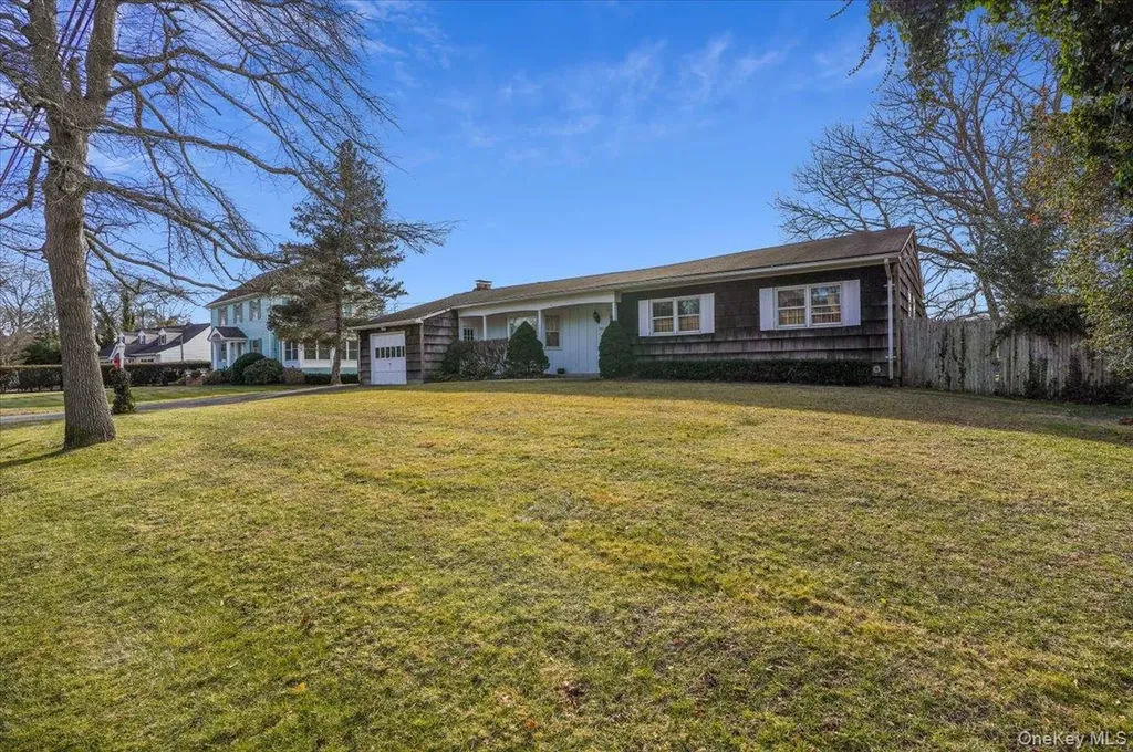 182 Connetquot Drive Oakdale NY 11769