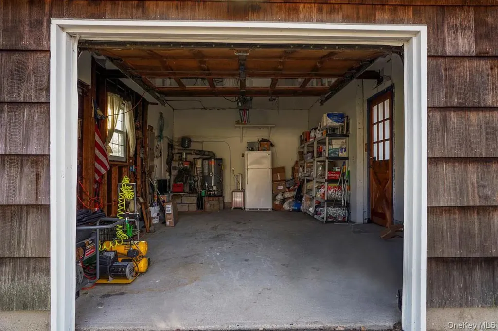 182 Connetquot Drive Oakdale NY 11769