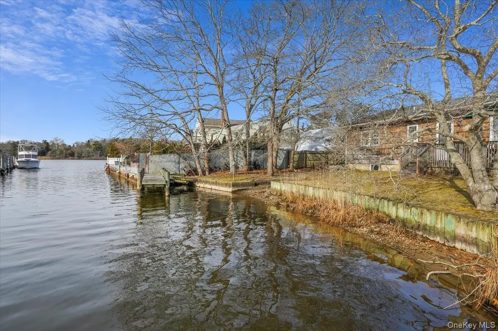 182 Connetquot Drive Oakdale NY 11769
