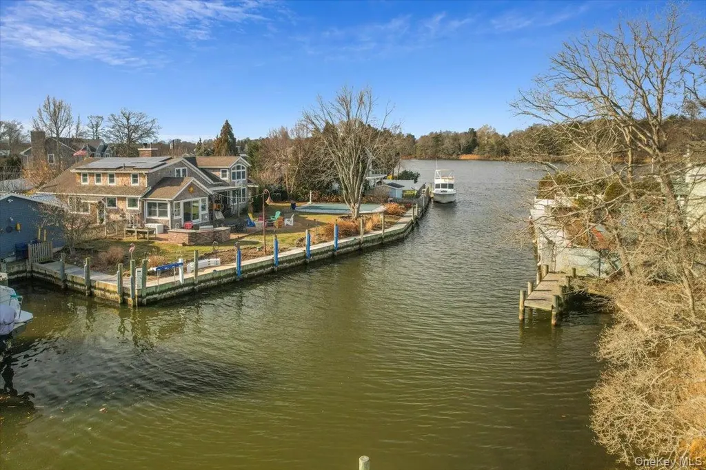 182 Connetquot Drive Oakdale NY 11769