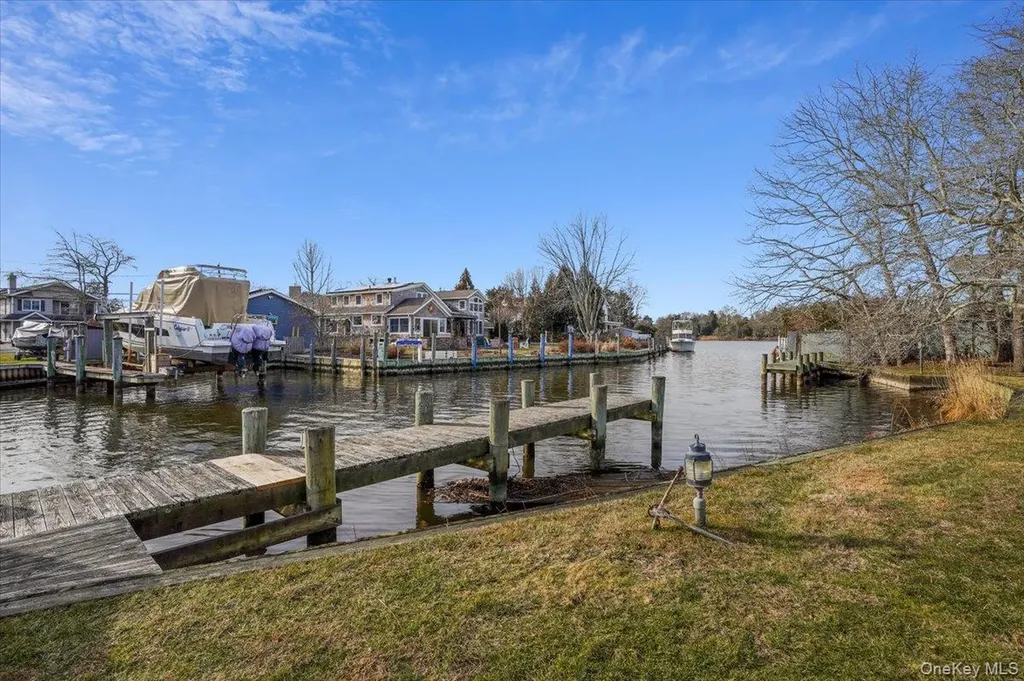 182 Connetquot Drive Oakdale NY 11769