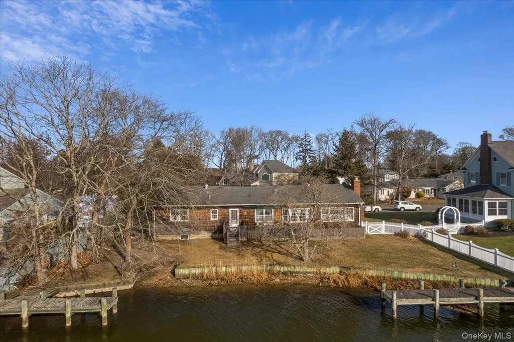 182 Connetquot Drive Oakdale NY 11769